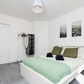 Spacious 3 BED House With Parking