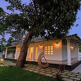 Ashtamudi Lake Villa by VOYE HOMES