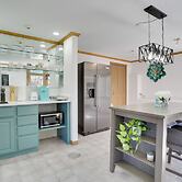 6 Mi to Barr Lake: Apt w/ Hot Tub Access!