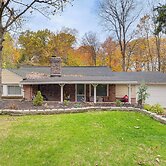 Easy Cleveland Access! Quiet Suburb Stay w/ Yard