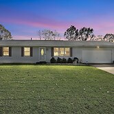Cozy Retreat With Hot Tub In Peaceful Goshen 4 Bedroom Home