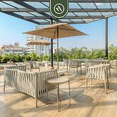 Luxury 2 BR Condo - Rooftop Pool With City View