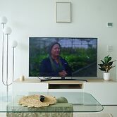 Spacious City Escape With Pool, Gym & Free Parking