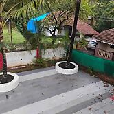 Whispering Palm Parra