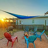 Walk to Alister St Near Dining, King Suite, w/ Private Yard & Fire Pit