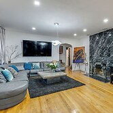 8 Mi to Jones Beach State Park! Cozy Home w/ Porch