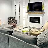 Snellville Retreat - Modern 4 Bedroom Home Sleeps 10
