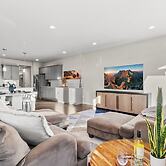 Comet Haus Modern 3BR w/ Office & King Beds