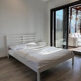 Modern Rooftop Apt with Private Terrace