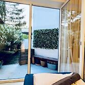 Lovely 2BR for 5 Peaceful Central Stay