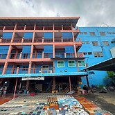 OYO 75596 The Sirisuk House