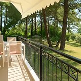 Jasmin Bright Nest - Bloomy Garden View