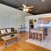 Steps to Restaurants & Shops! Dtwn Marshall Apt