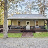 Walk to Marina & Beach: Charming Home in Hardin