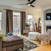 1 Mi to Dtwn Cincinnati: Spacious Townhome w/ Deck
