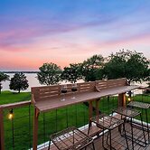 Modern Lakeside Paradise Waterfront + 2 Patios 3 Bedroom Home