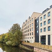 Student Only Hollis Wharf