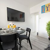 Stylish 4BR Home WiFi FreeParking