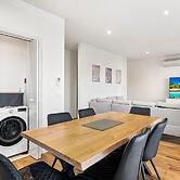 Bright 2-bed Flat With Balcony in Kensington