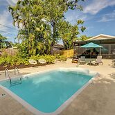 Walk to the Bay: Pet-friendly Oasis in Sarasota!