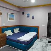 Hotel Karishma Palace Badnawar