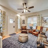< 1 Mi to Dtwn Texarkana: Couple's Retreat w/ Yard