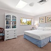 Family Retreat With Outdoor Courtyard