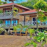 Turtle Beach Sanctuary Utila