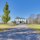 Walk to Golf Course: Spacious Rough River Retreat!