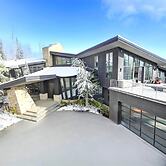 KBM Resorts Walk to Slopes, Sports Court, Private Home Theater, Sleeps