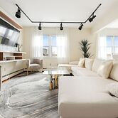 Luxury NYC Home with Free Parking for 12