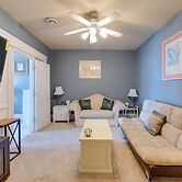 Walkable Racine Retreat! 1 Mi to Lake Michigan