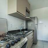 Apt in Condo w/ Pool and Gym Rgk1202