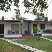 JUNGLE FARMS BY MAARK INN