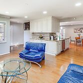 5 Mi to Lake Accotink Park: Modern Home w/ Yard