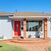 Stylish Home Near Sofi Stadium, LAX & Long Beach