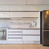 Apt w/ Jacuzzi 750 m From the Beach Pia0101