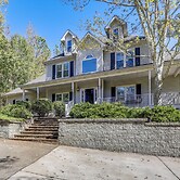 Walk to Trails: Peaceful Family Home in Braselton