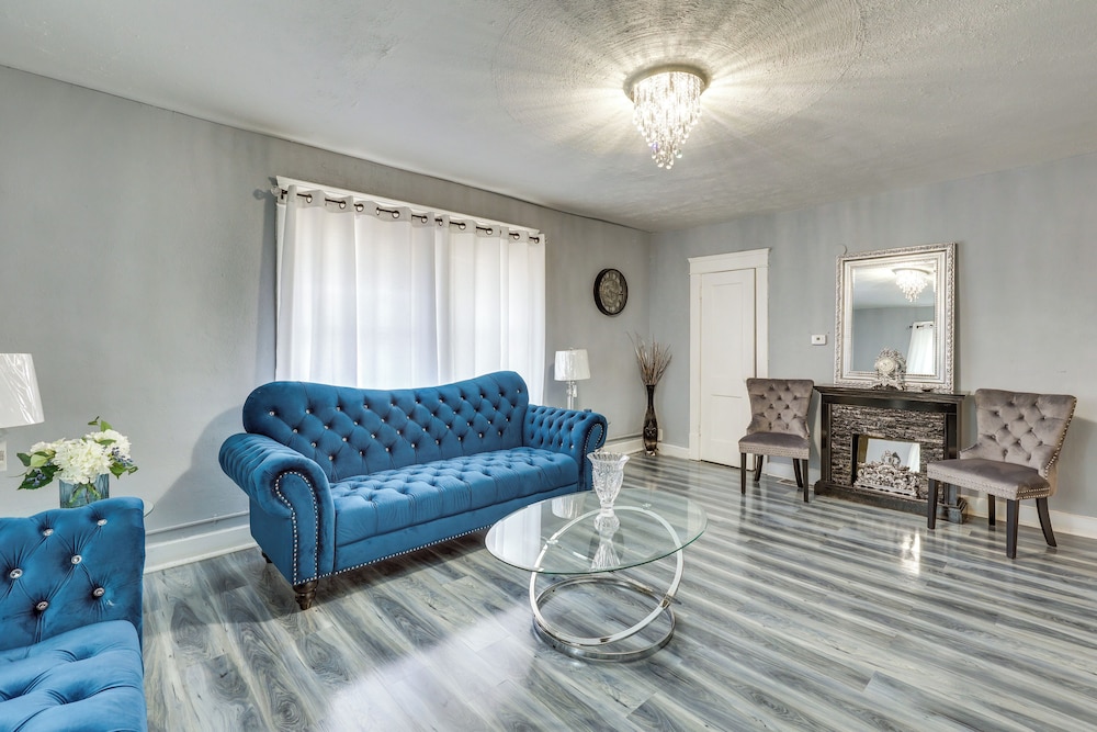 Spacious Condo 4 Mi to Pro Football Hall of Fame!