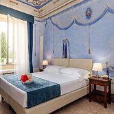 Hotel with swimming pool in Riparbella