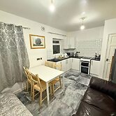 Modern 2 Bed Flat - Ideal for Families
