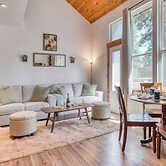 Cozy Tahoe Townhome w/ Fireplace, Balcony & Quick Access to Trails & L