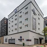 AVENUE S HOTEL