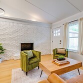 Walk to UT Austin! Charming Duplex w/ Game Room