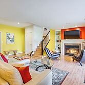 1 Mi to Centennial Park: Gem w/ Golf Course Views