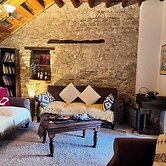 Charming 3-bedroom Cottage in Heart of Vasa Koilaniou