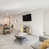 4 Mi to Everbank Stadium! Stylish Suburban Retreat