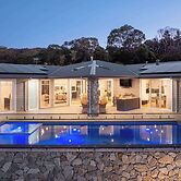 Baymere Pool Spa City Views