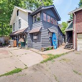 7 Mi to Cuyahoga Valley NP: Walkable Apt!