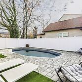 Walk to Keansburg Beach! Family Home w/ Pool